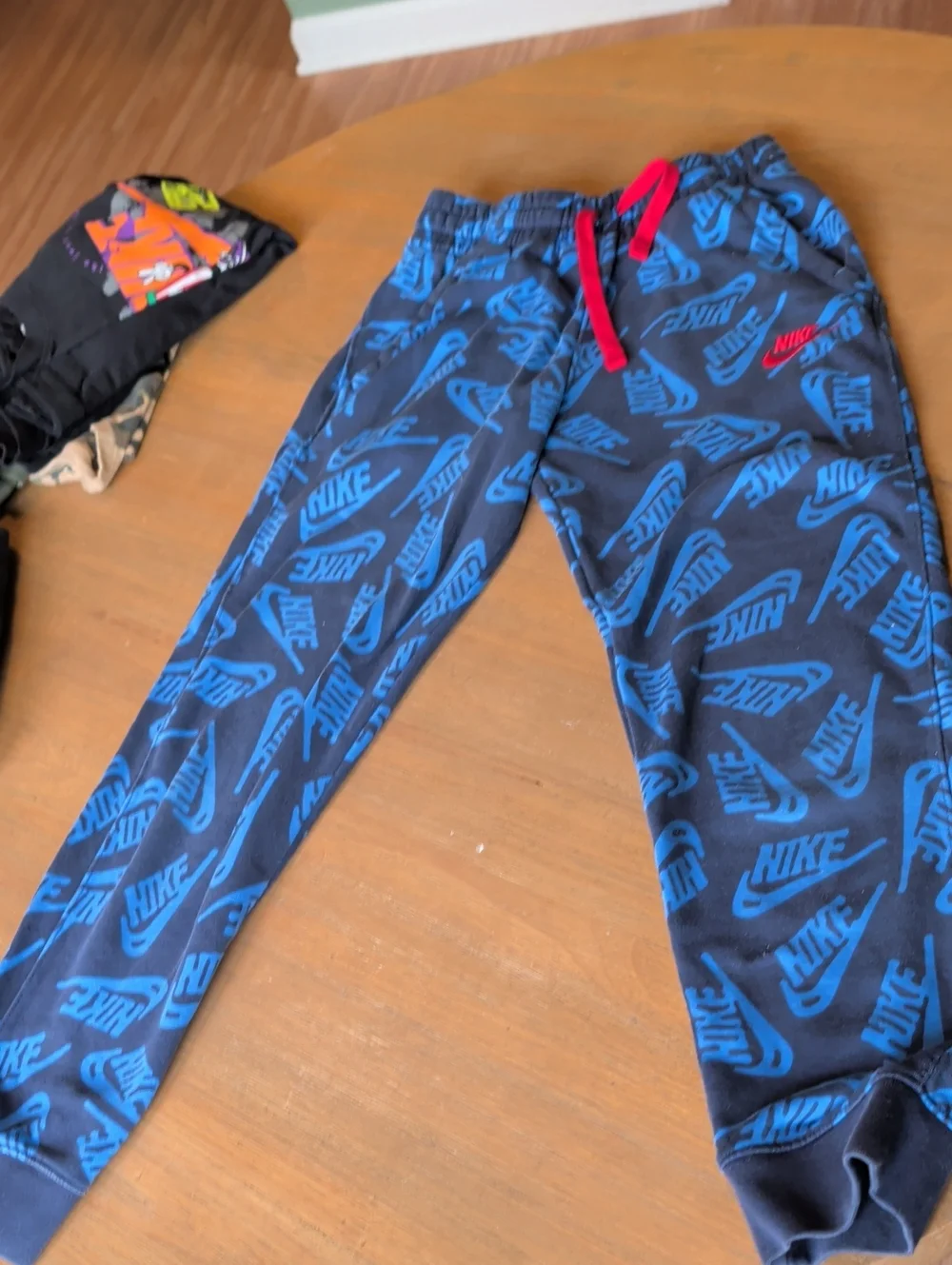 Youth Nike Lot Of Shirts And Sweatpants Size M 10-12